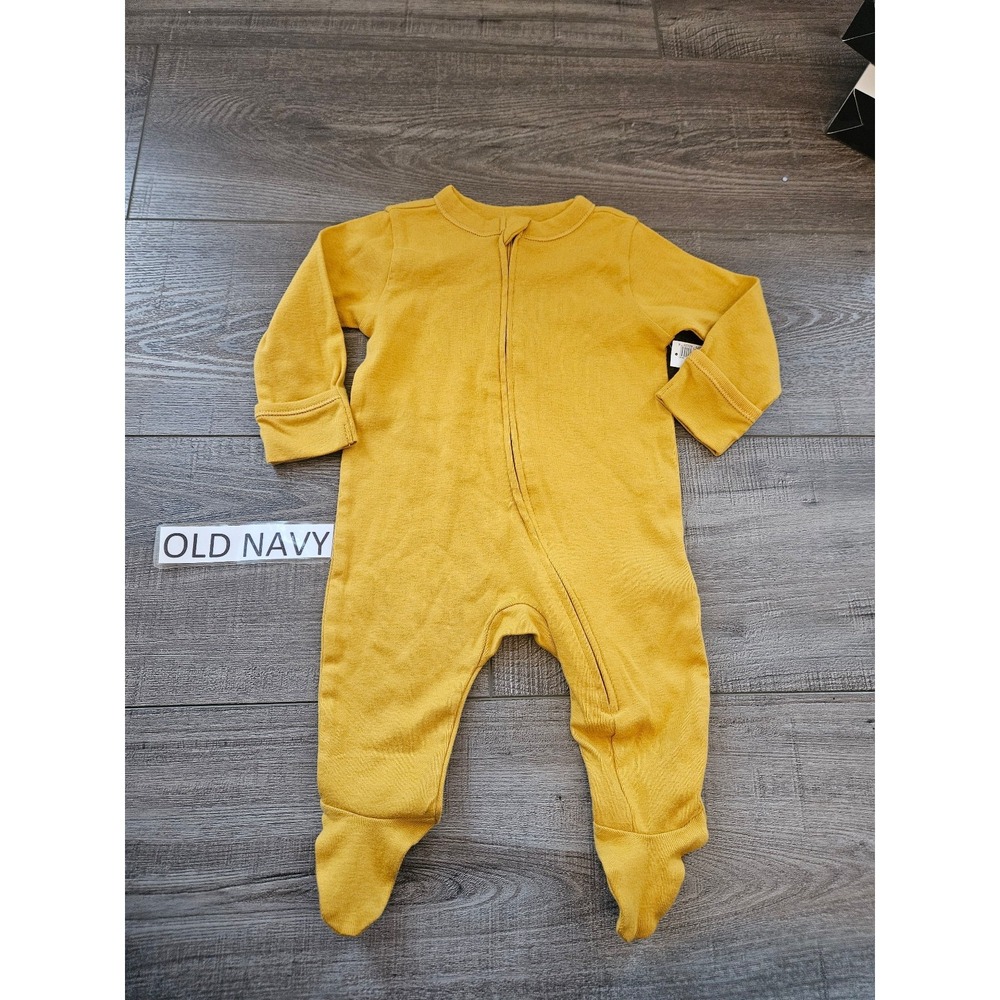 Old navy baby boy sleeper 0-3 mos